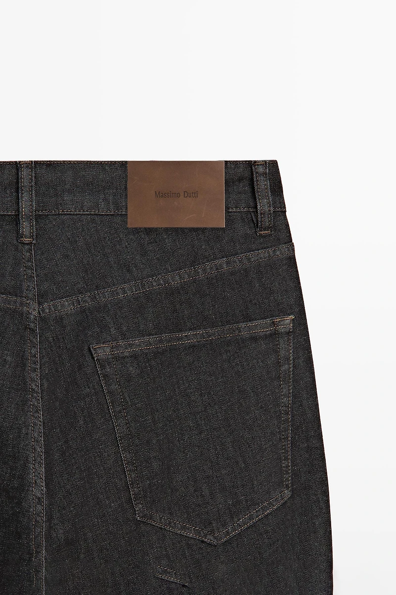 Lightweight tapered fit desized jeans