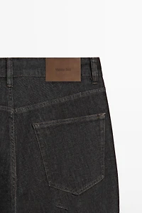 Lightweight tapered fit desized jeans