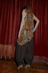 TOP ASYMÉTRIQUE IMPRIMÉ AVEC FIL MÉTALLISÉ