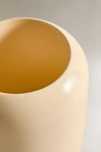 LACQUERED VESSEL I COLIN KING