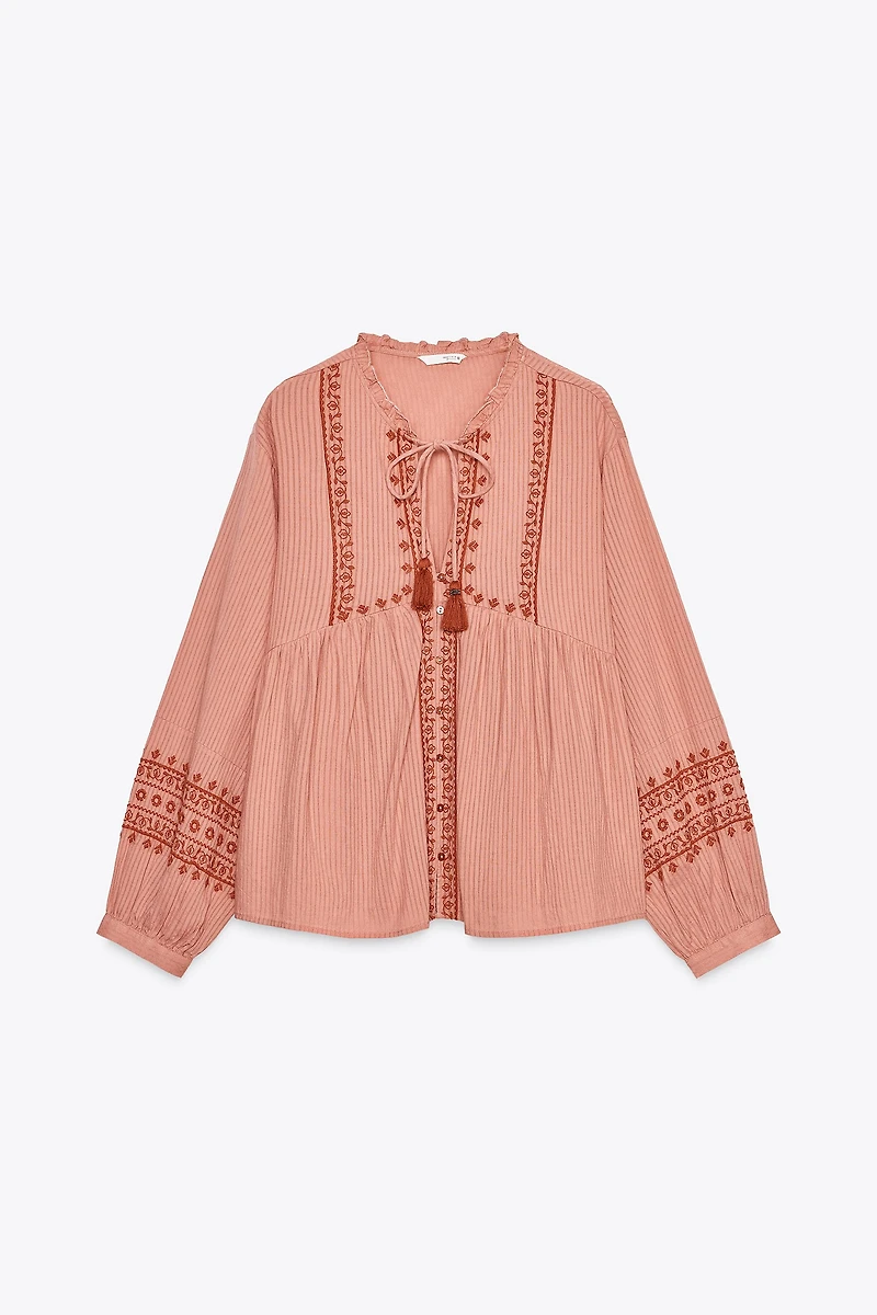 BLOUSE BRODERIES CONTRASTE