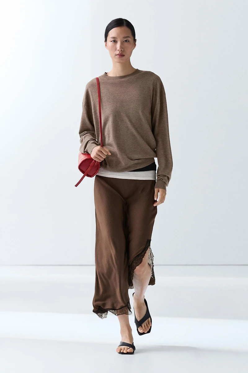 Fine knit round neck sweater