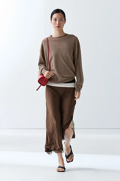 Fine knit round neck sweater