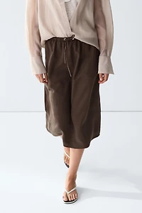 Flowing midi skirt with drawstring