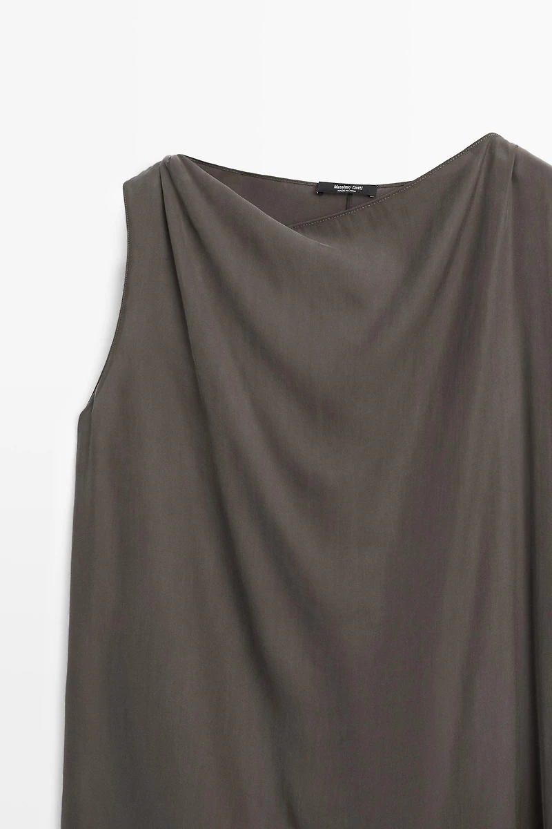 Asymmetric flowing cape top