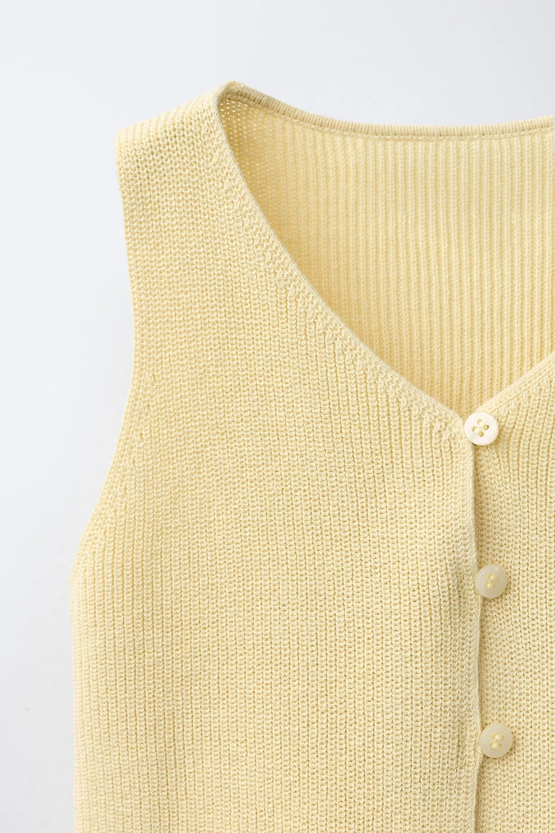 KNIT TOP WITH BUTTONS