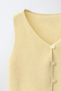 KNIT TOP WITH BUTTONS