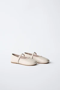 PATENT LEATHER BALLET FLATS WITH HEART DETAIL