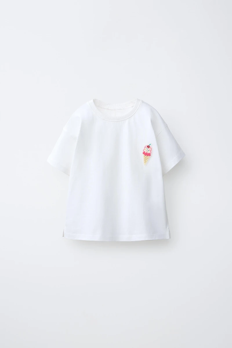 T-SHIRT À DÉCOR EFFET GOMME