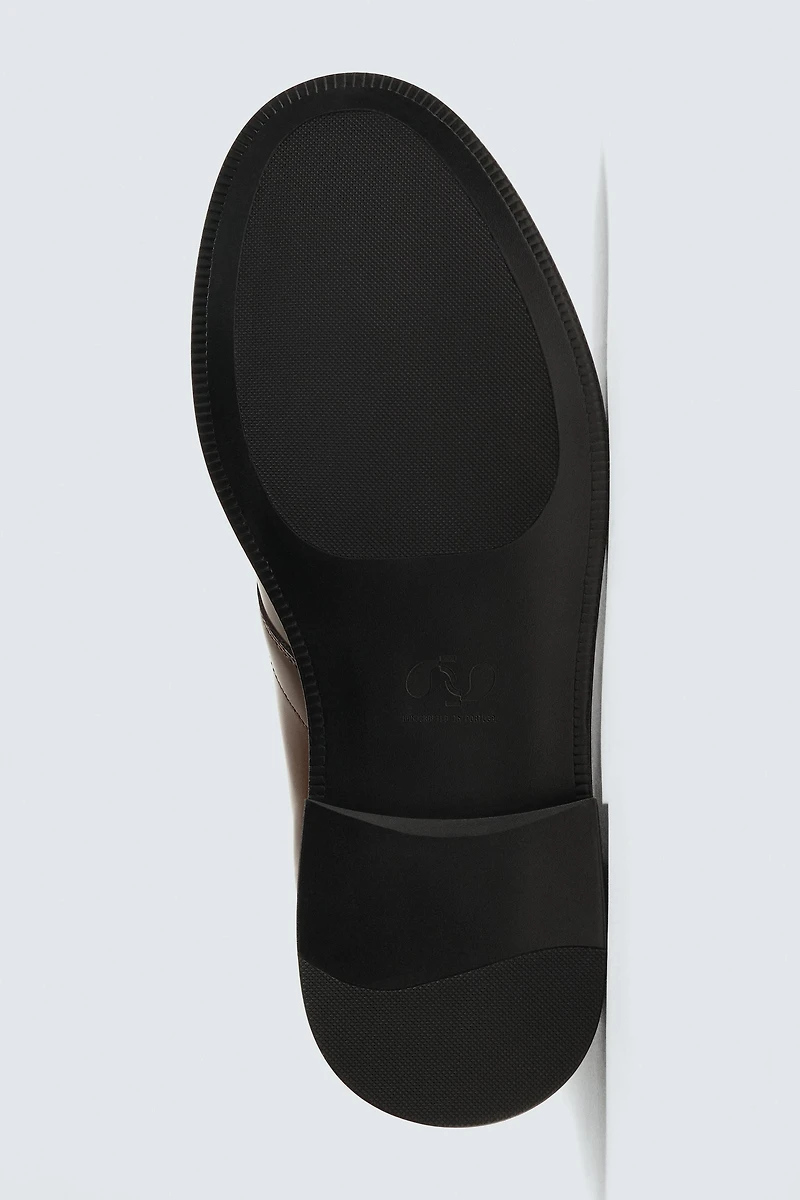 GLOSSY LEATHER BOOTS