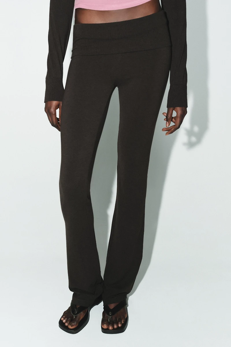 SEAMLESS FLARE PANTS