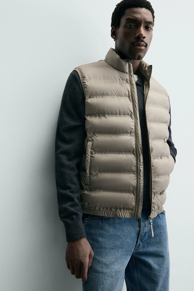 LIGHTWEIGHT WATER REPELLENT PUFFER VEST