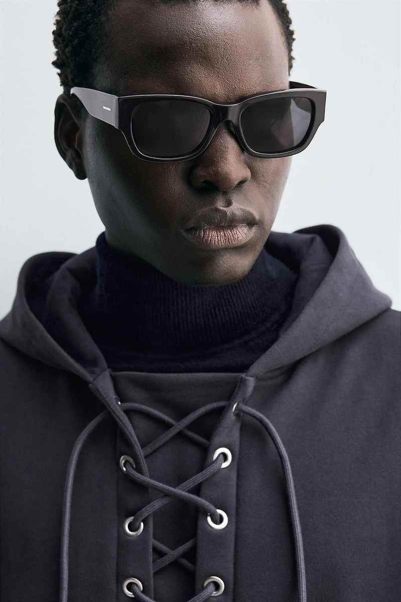 SWEAT STRUCTURÉ À LACET