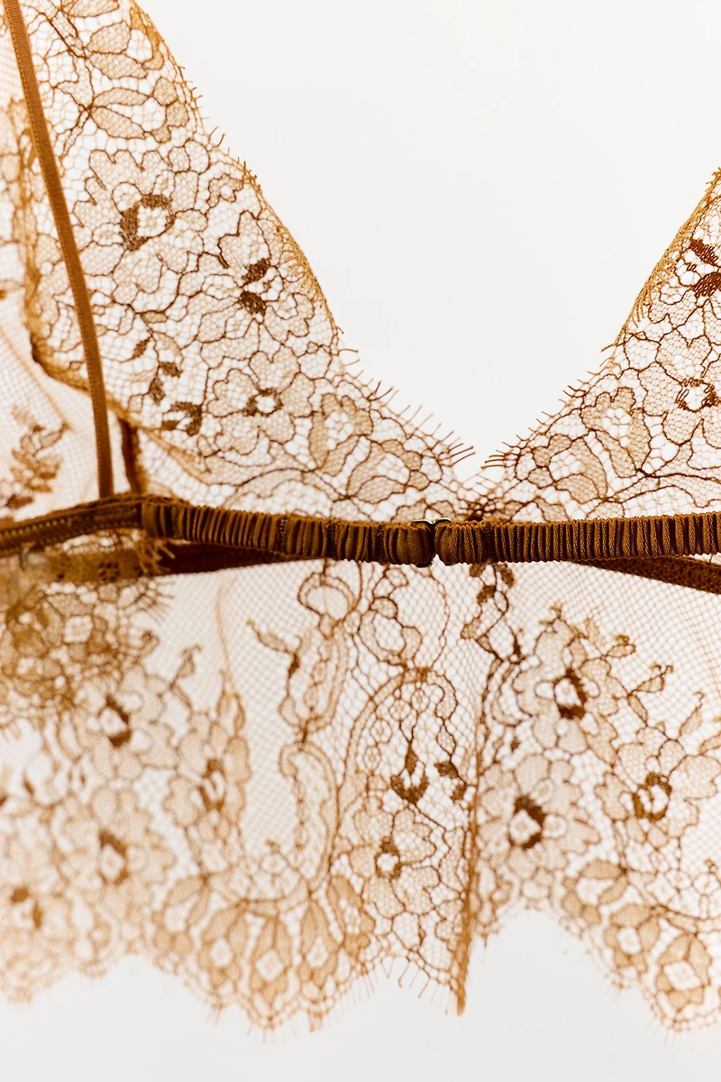 LACE TRIANGLE BRALETTE