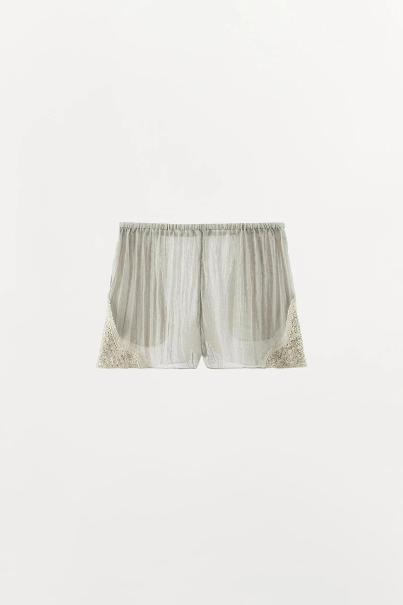 SHORT EN DENTELLE BRODÉE