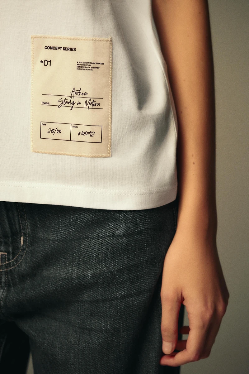 T-SHIRT REGULAR FIT ÉTIQUETTE