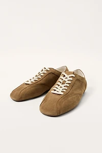 LIMITED EDITION LEATHER SNEAKERS