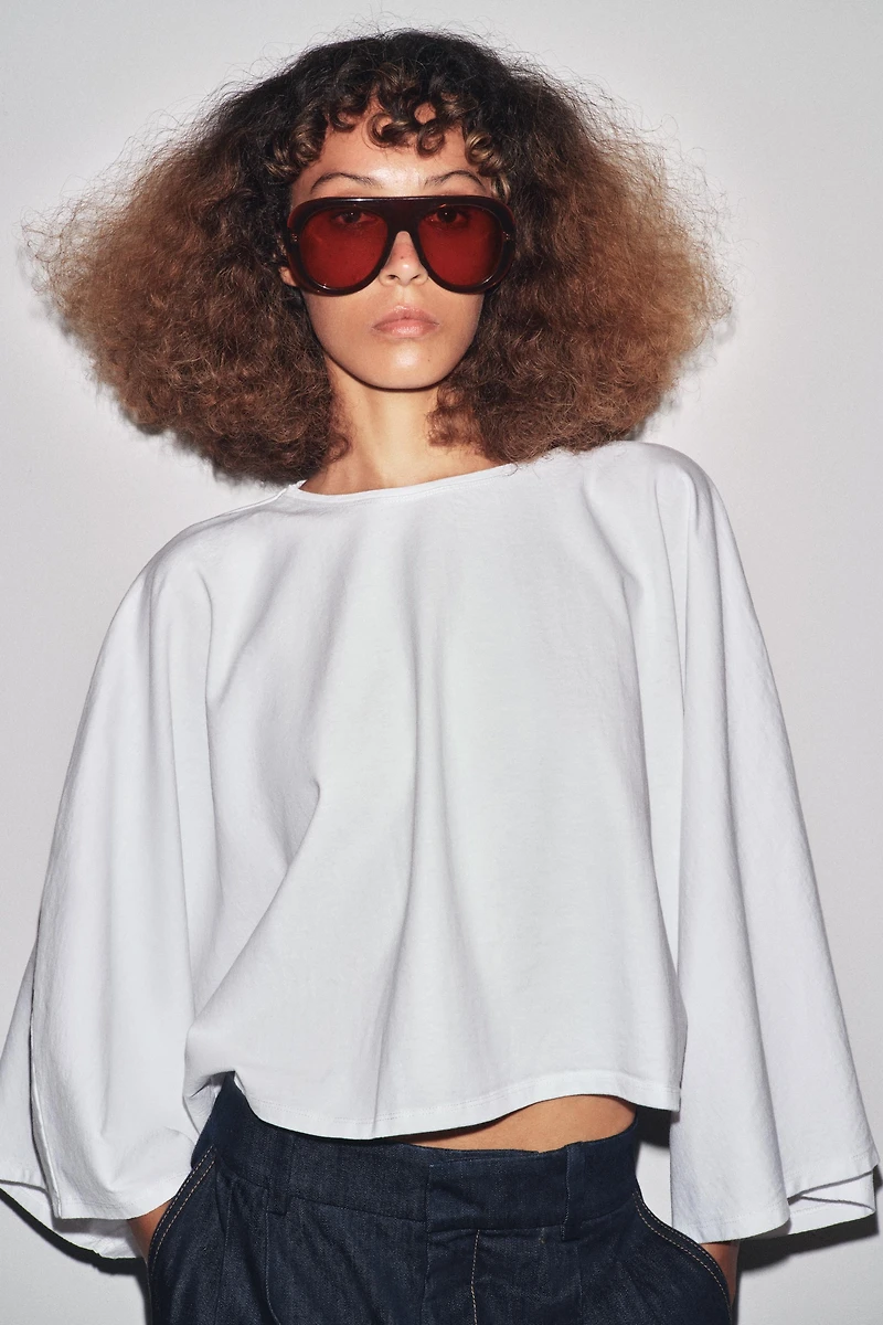 T-SHIRT CAPE