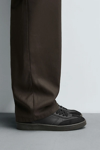 CONTRAST SOLE SNEAKERS