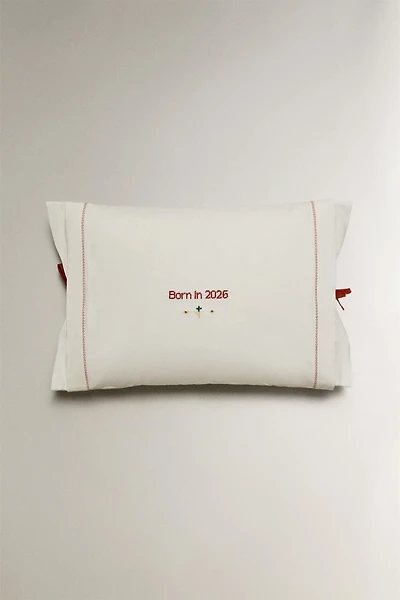 HOUSSE DE COUSSIN ENFANT "BORN IN 2026"
