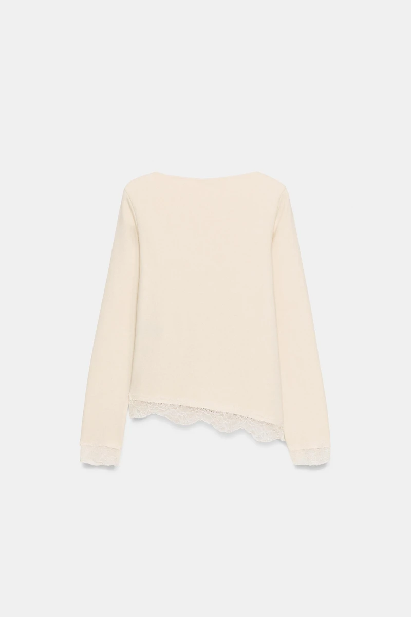 TOP EFFET DOUX EN DENTELLE