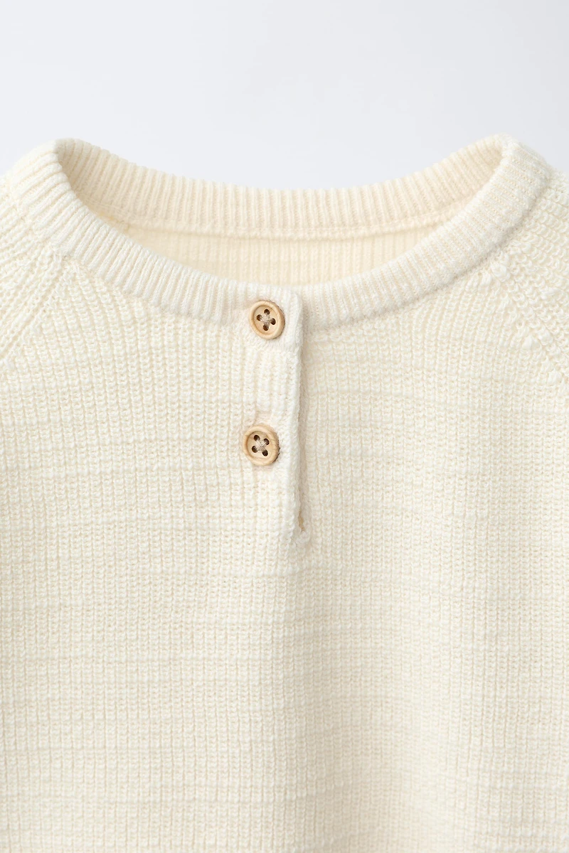 PULL EN MAILLE PERLÉE AVEC ÉTIQUETTE