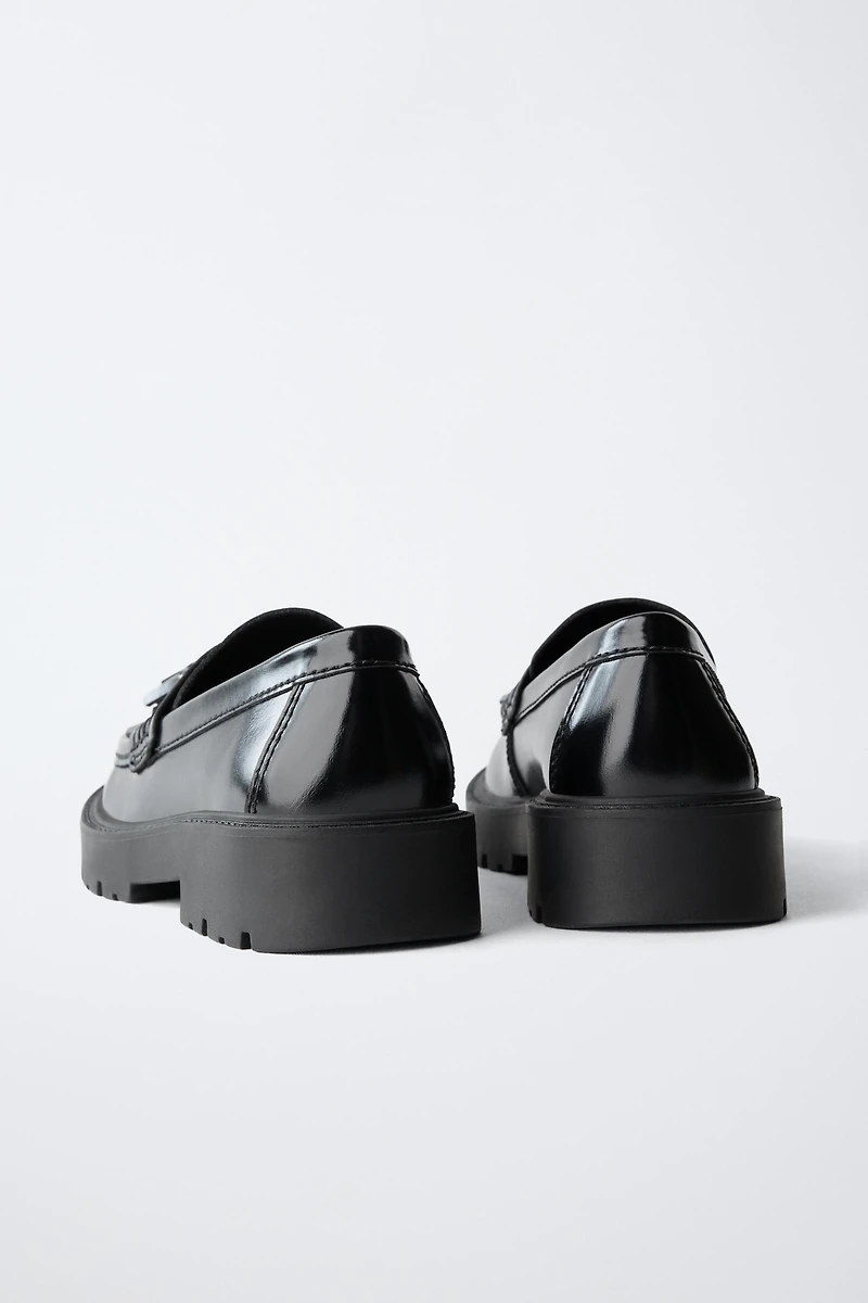 MOCASSINS À POMPONS