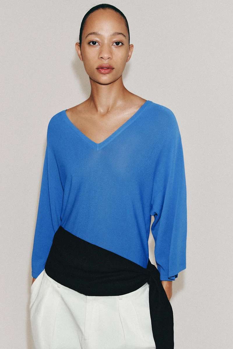 PULL EN MAILLE FLUIDE À COL V