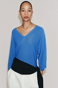 PULL EN MAILLE FLUIDE À COL V