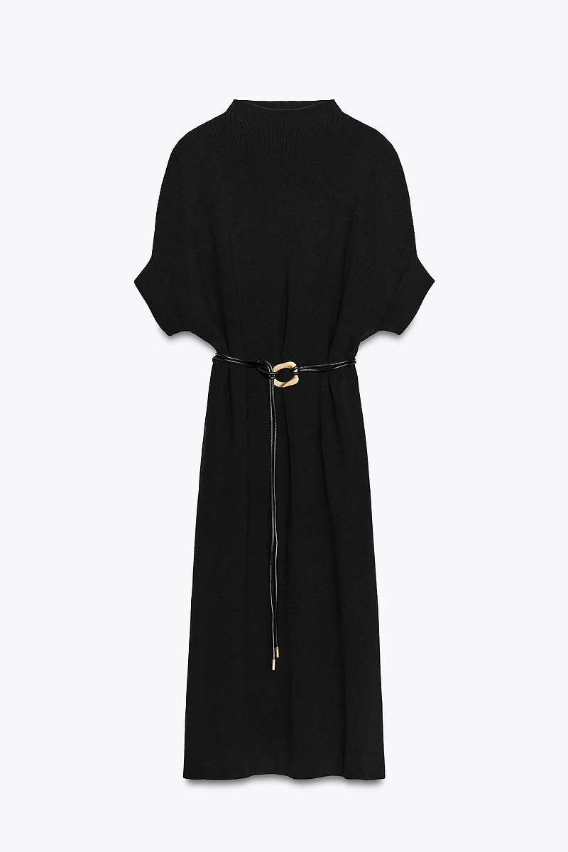 ROBE EN MAILLE AVEC CEINTURE