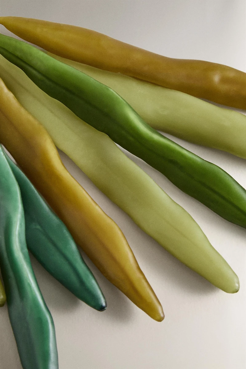 PACK OF DECORATIVE LEAF CANDLES (PACK OF 9)