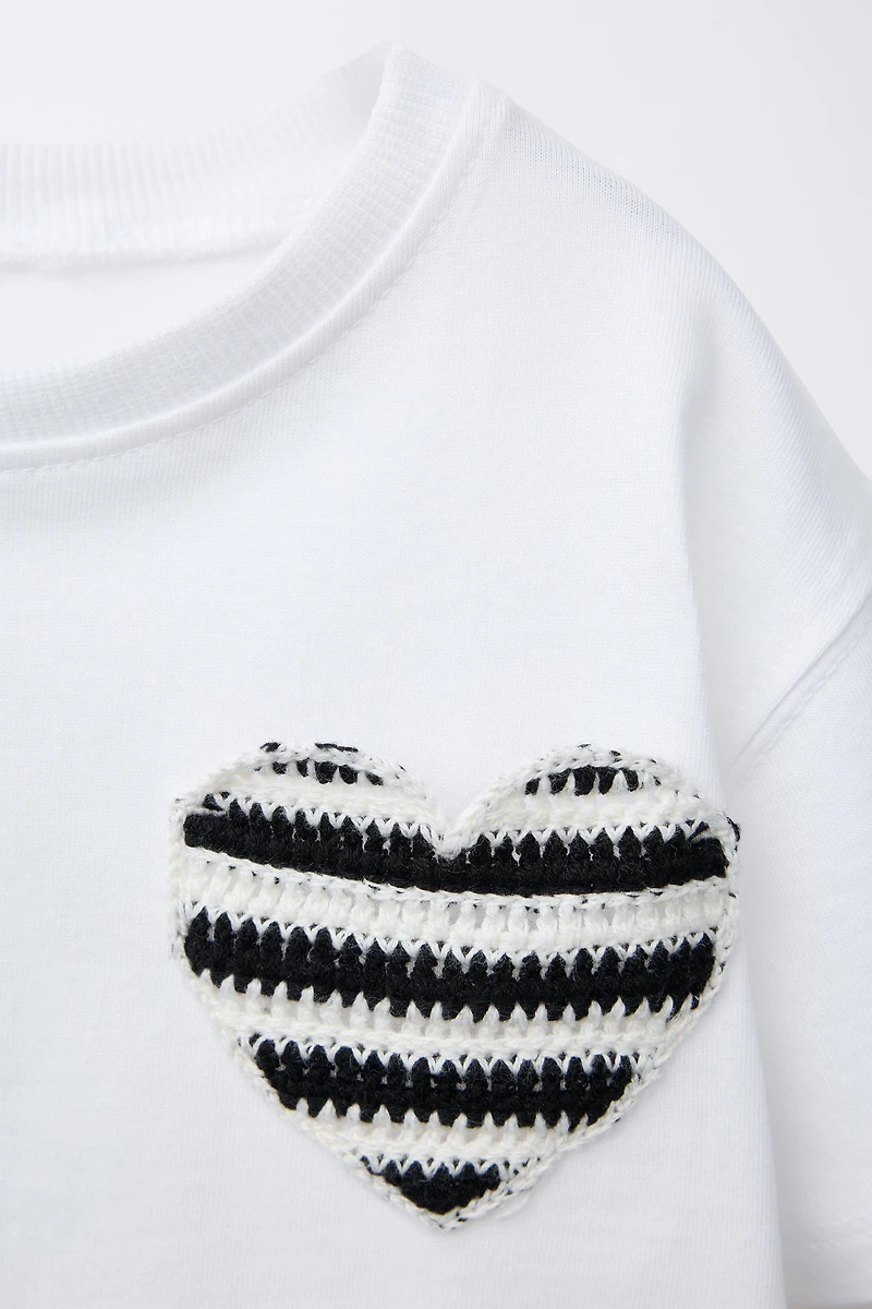 T-SHIRT À POCHE CŒUR EN CROCHET