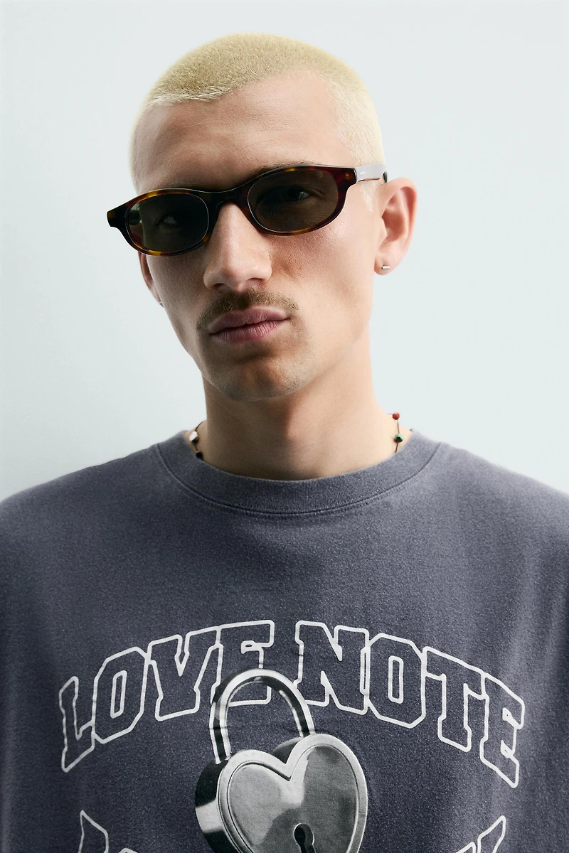 T-SHIRT SANS MANCHES IMPRIMÉ CADENAS