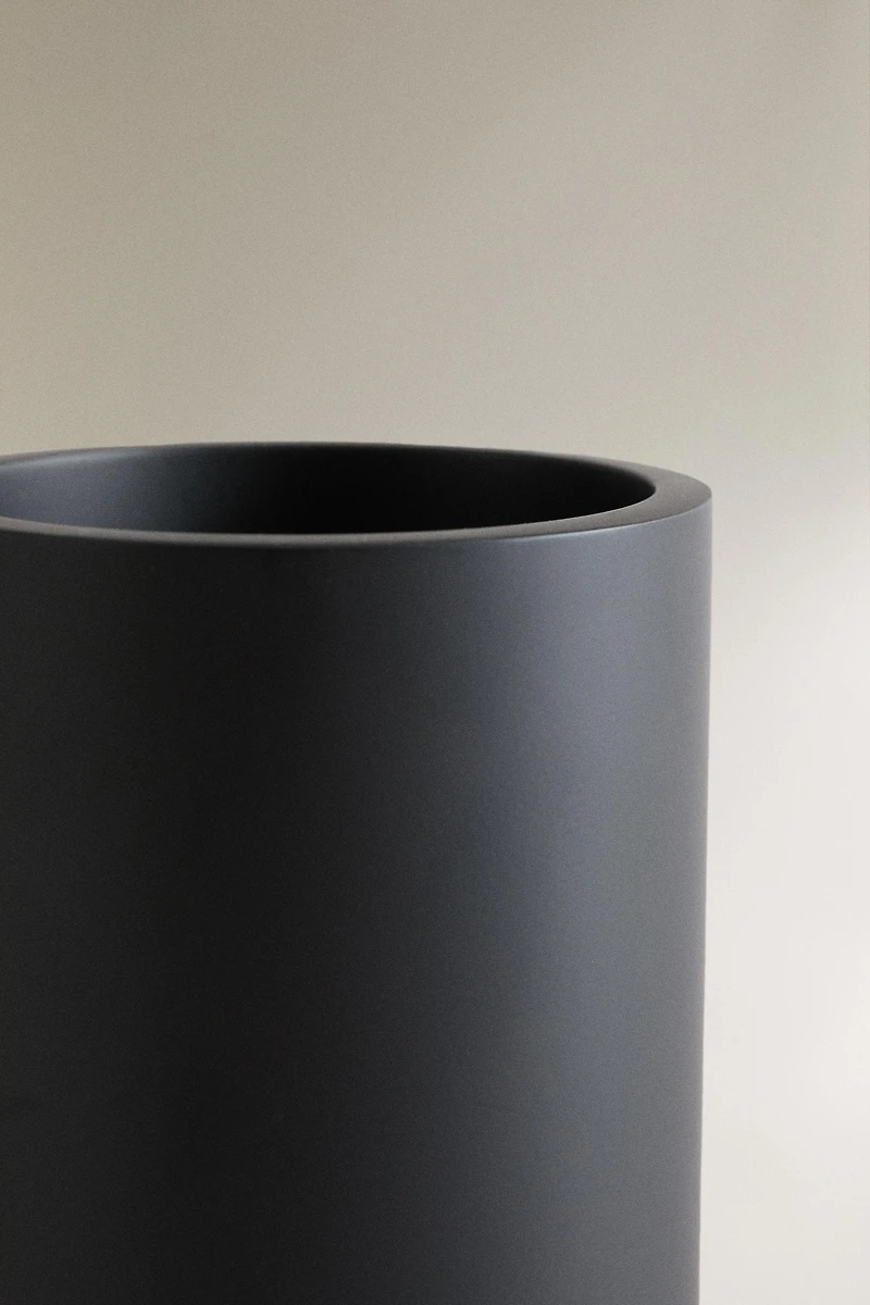 BLACK RESIN TOOTHBRUSH HOLDER