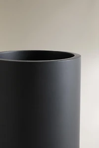 BLACK RESIN TOOTHBRUSH HOLDER