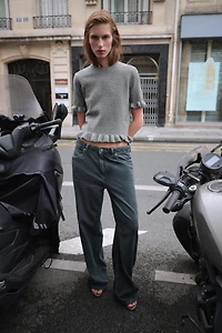 PULL EN MAILLE MANCHES COURTES À VOLANTS