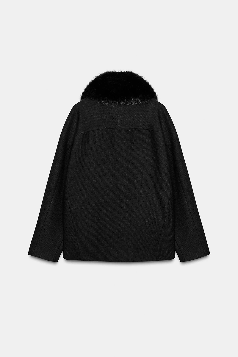 MANTEAU COURT AVEC LAINE ET REVERS EFFET FOURRURE