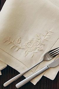 SET OF LINEN NAPKINS WITH FLORAL EMBROIDERY AND HEMSTITCHING (SET OF 2)