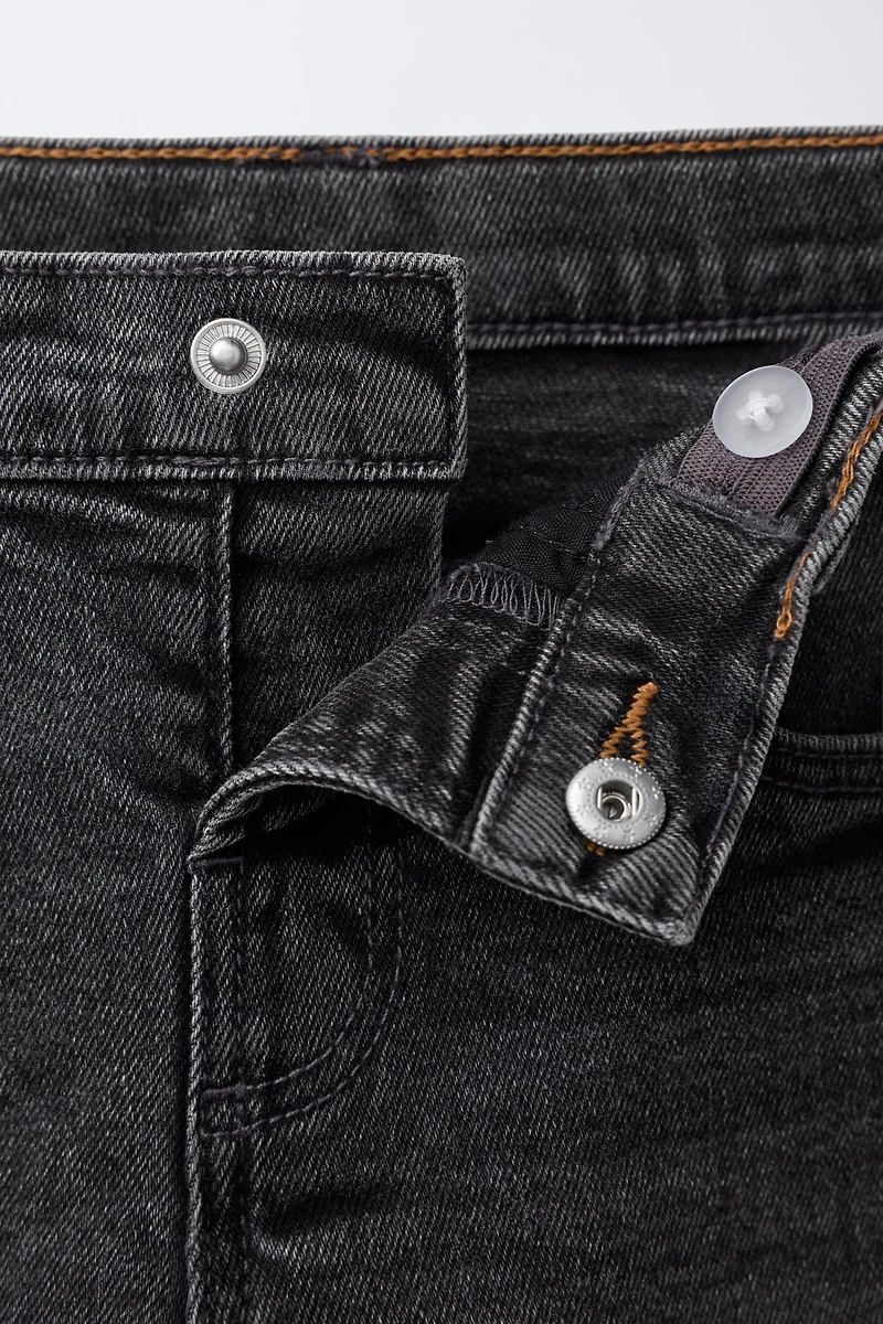 STRAIGHT FIT JEANS