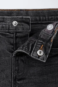STRAIGHT FIT JEANS