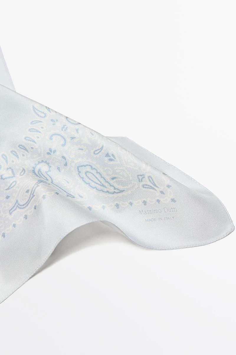 Foulard à motif paisley