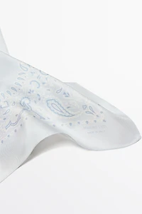 Foulard à motif paisley
