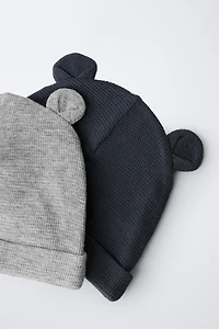 LOT DE DEUX BONNETS GAUFRÉS OREILLES