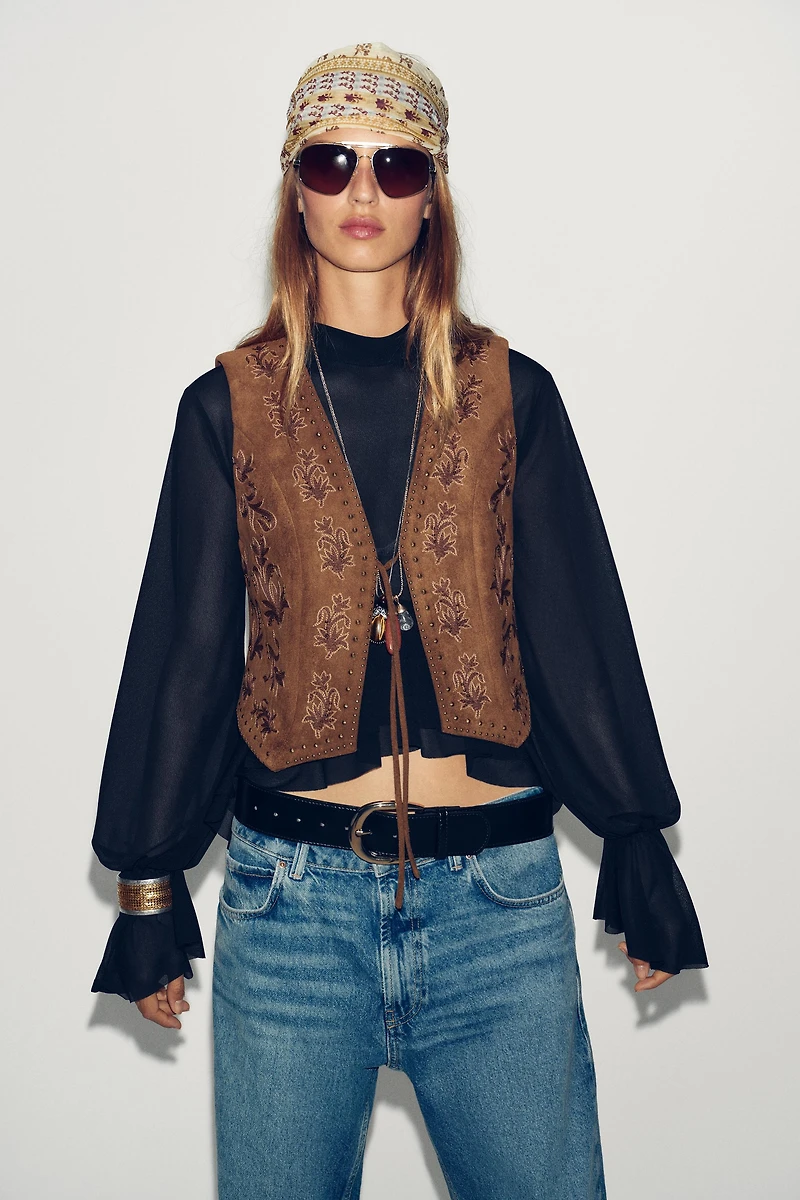 GILET EFFET DAIM BRODÉ AVEC FANTAISIE