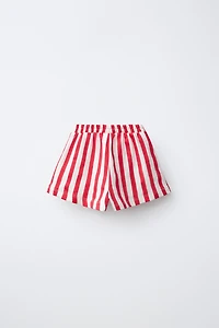 SHORT À RAYURES ET BANDES