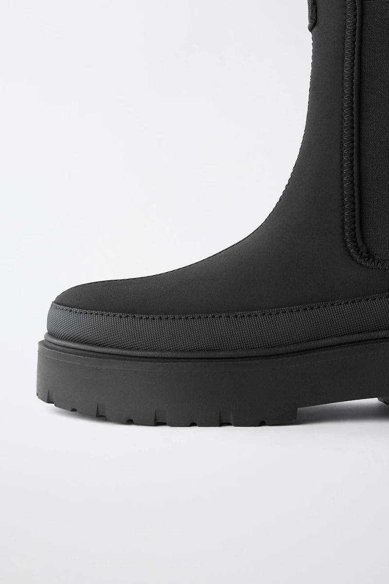 CHELSEA BOOTS