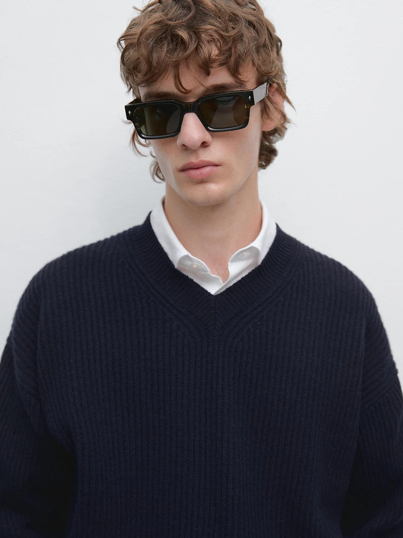 Pull col V en maille de laine mélangée