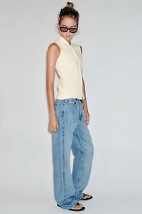 TOP SANS MANCHES EN MAILLE À BOUTONS REVÊTUS