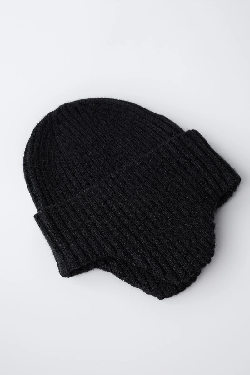 RIBBED HAT WITH EAR FLAPS