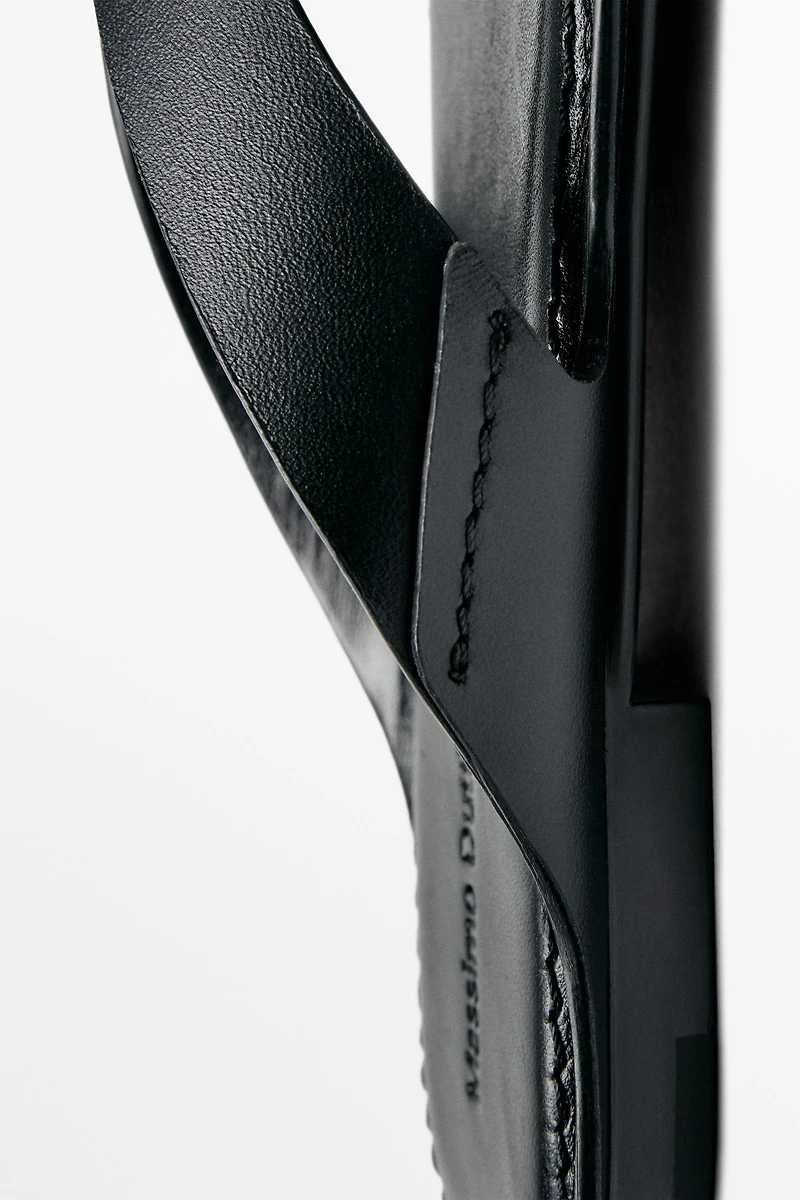 Flat leather sandals